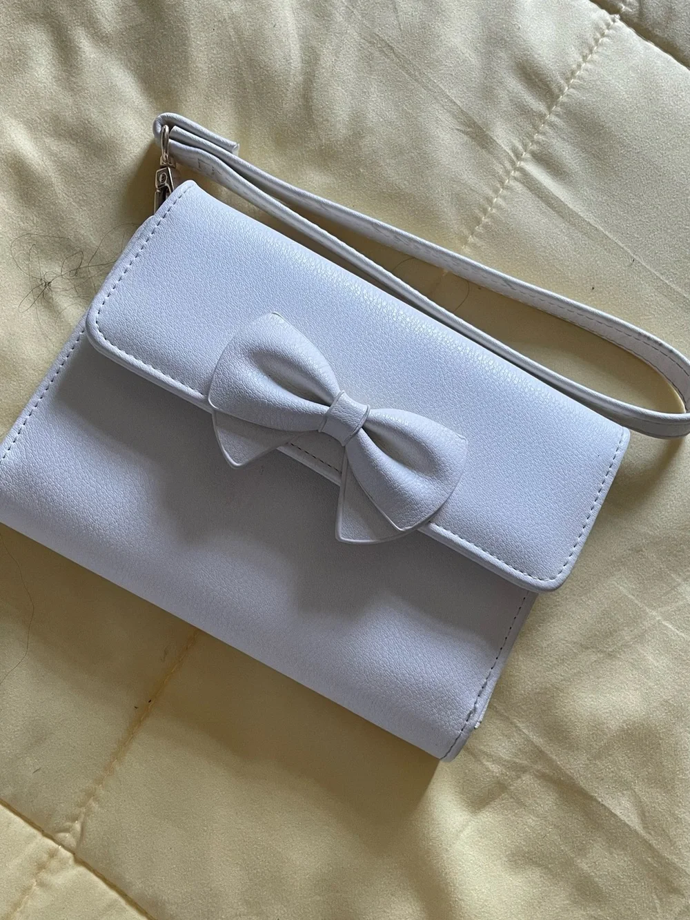 Madden Girl Cream Foldover Wallet with Gold Plate